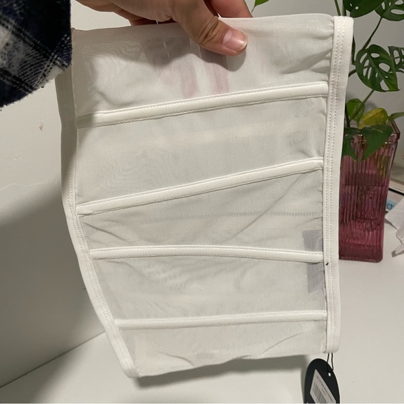 White corset mesh - Picture 5 of 6